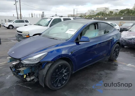 2022 Tesla Model Y Long Range Dual Motor All-Wheel Drive z USA, uszkodzony, nr VIN 7SAYGAEE4NF538480